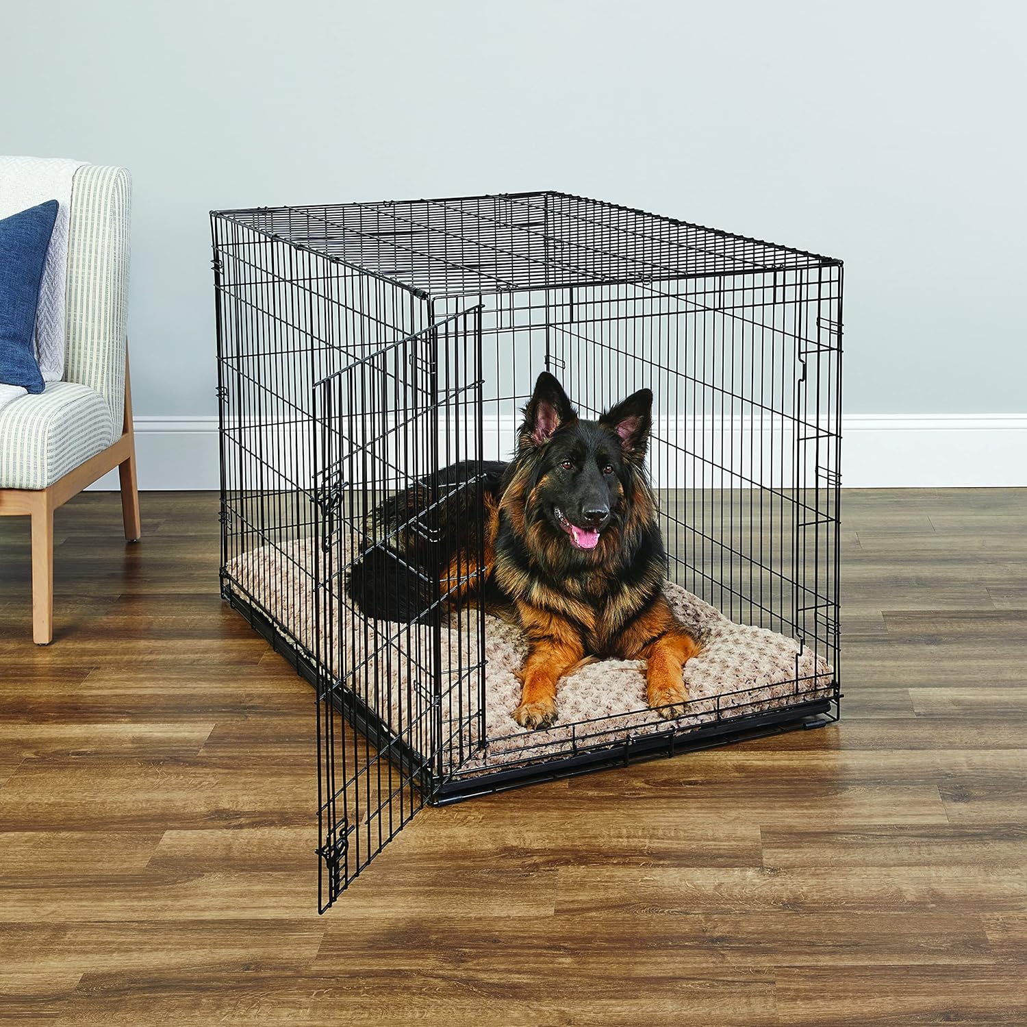 New World Newly Enhanced Single Door New World Dog Crate, Includes Leak-Proof Pan, Floor Protecting Feet, & New Patented Features, 48 Inch
